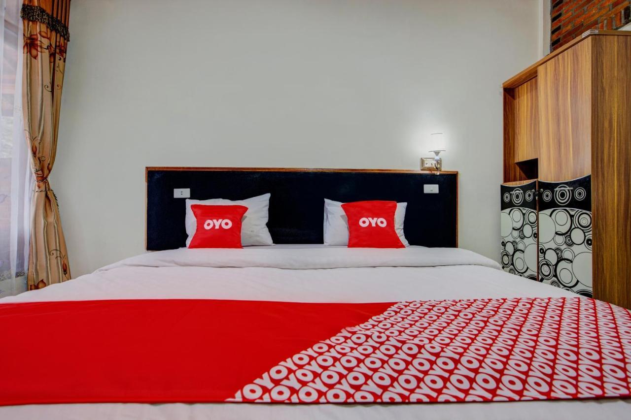 Oyo 3202 Hans Homestay Tuktuk Siadong Exterior photo