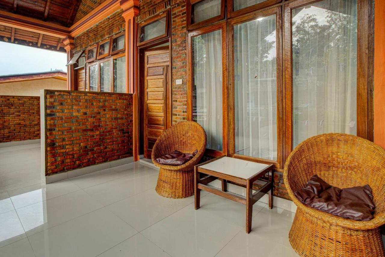 Oyo 3202 Hans Homestay Tuktuk Siadong Exterior photo